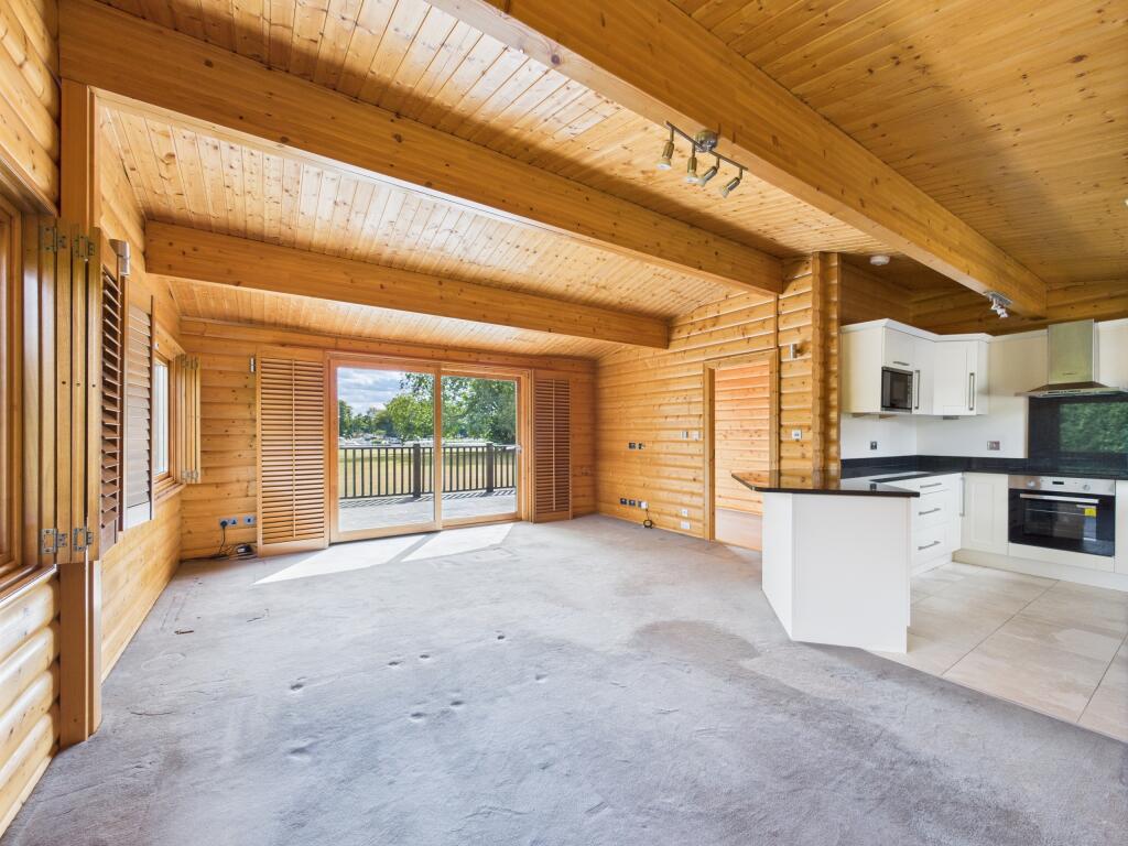 CAM01354G0-PR0557-STILL016