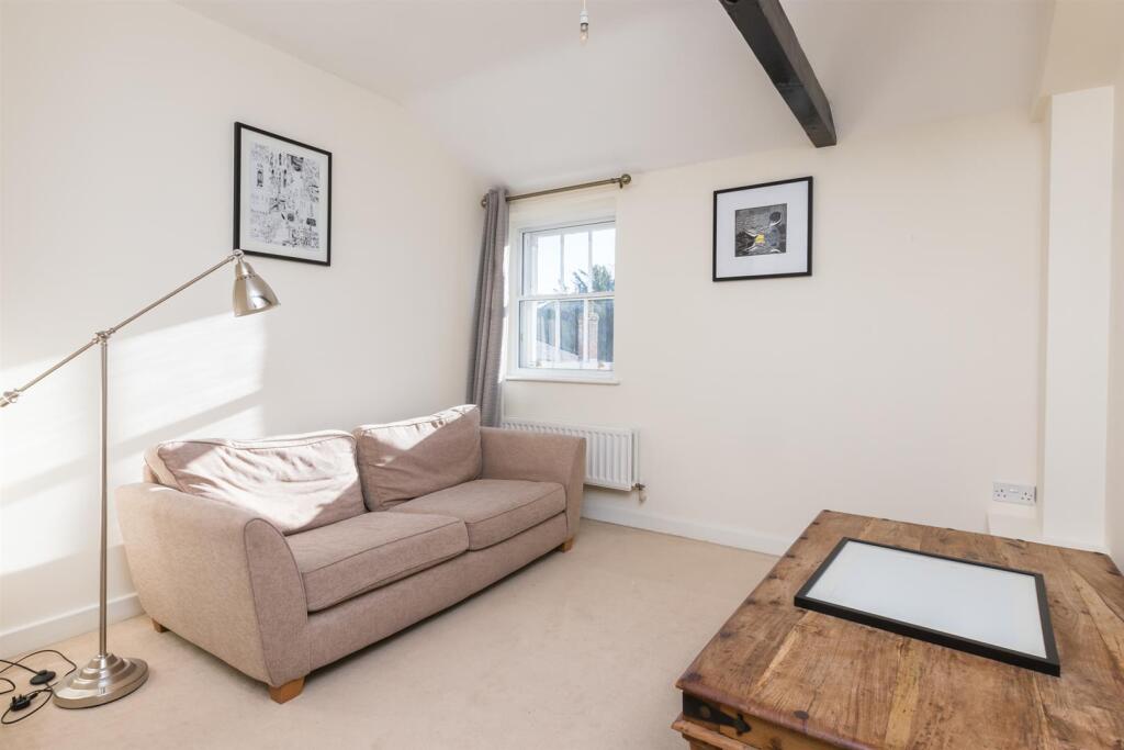 18 Kempthorne sitting room 2.jpg