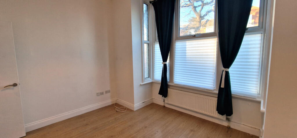 KITCHEN AREA/LOUNGE