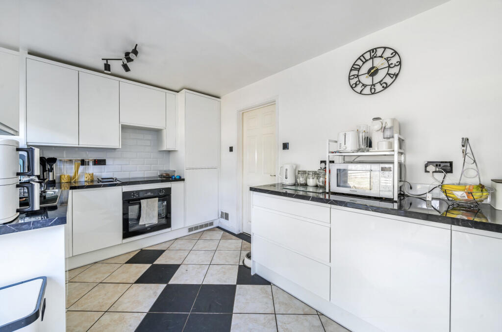 1347599-8-68b5b29...