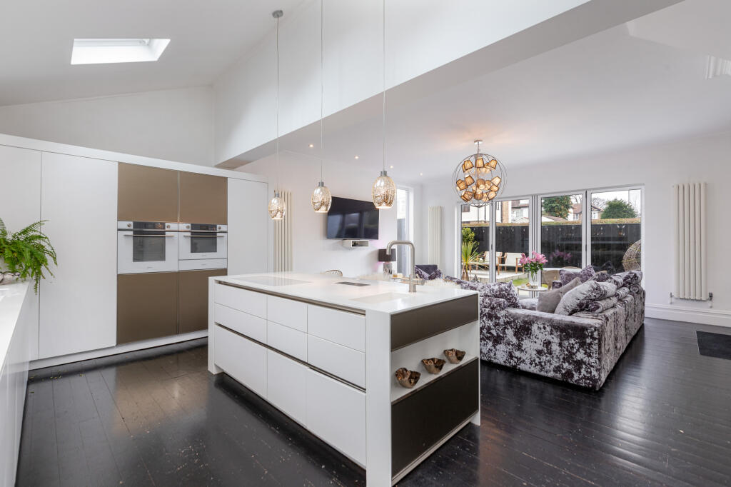 Kitchen / Living Area