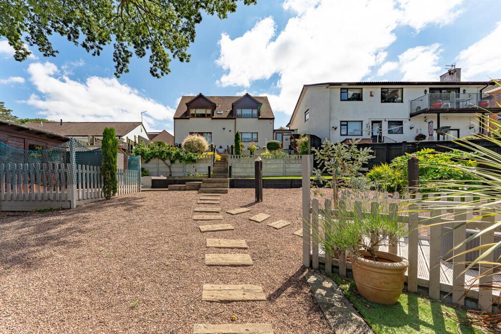 5 Rochester Close 20.jpg