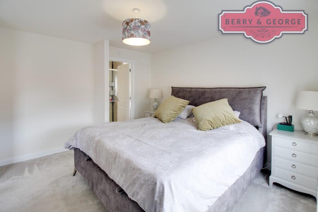 MAIN BEDROOM