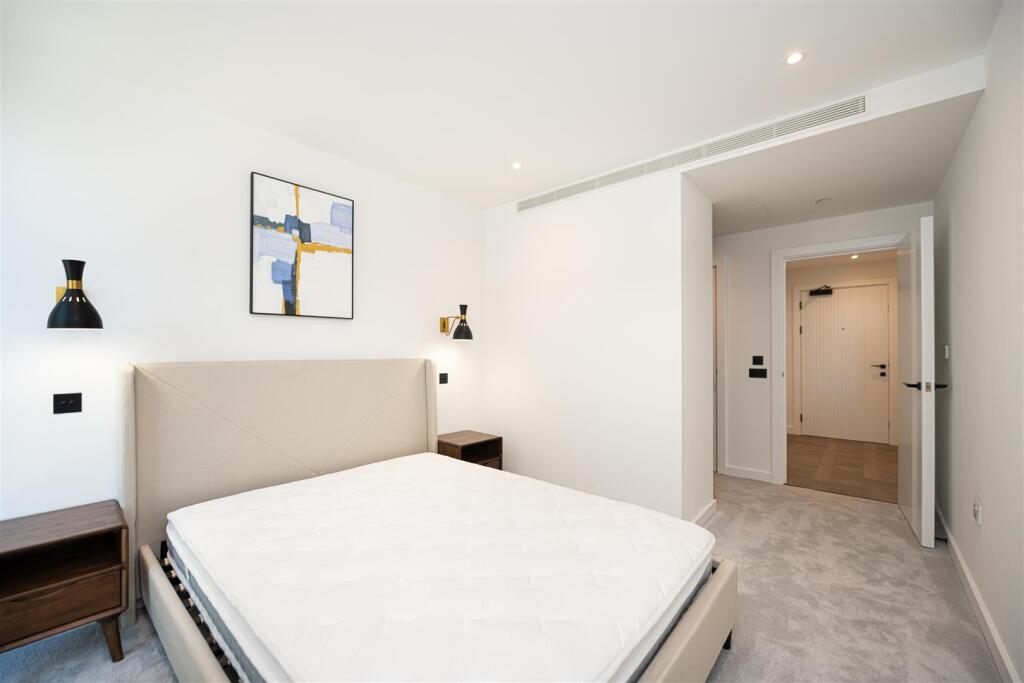 Master Bedroom    .jpg