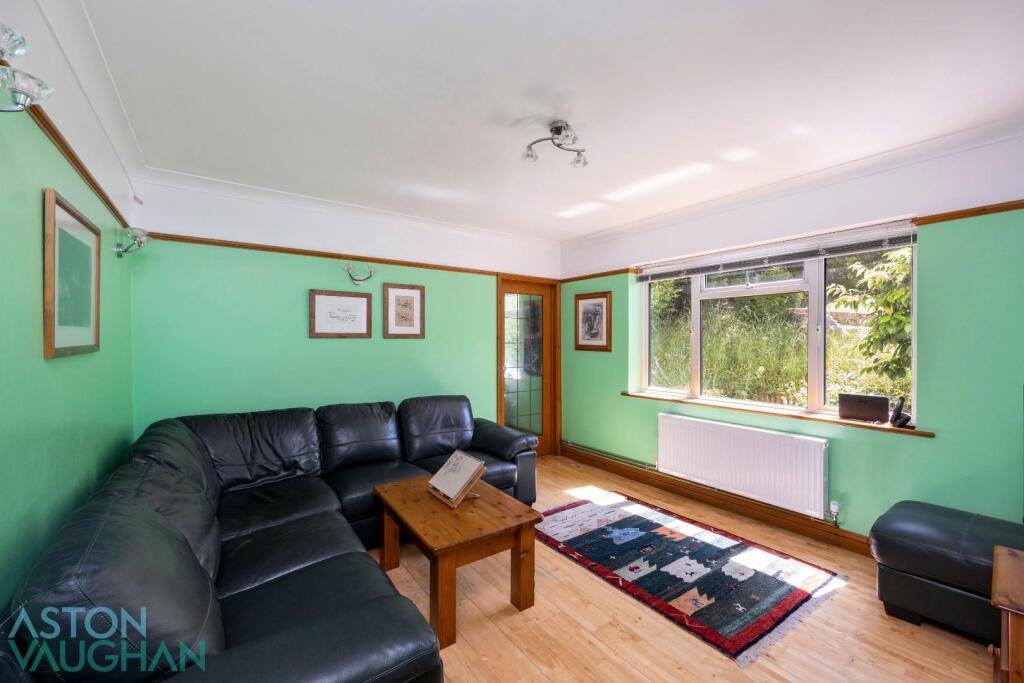 Lyminster Avenue -009.JPG