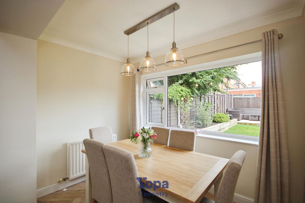4c0f0388-Dining 20area.JPG