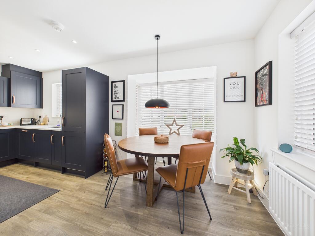 Kitchen/ Dining