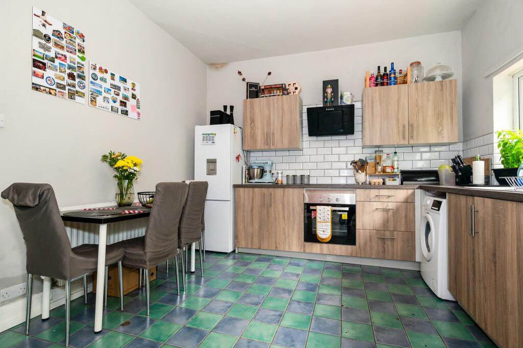 KITCHEN DINER AND LOUNGE