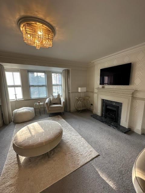 lounge 1.jpg