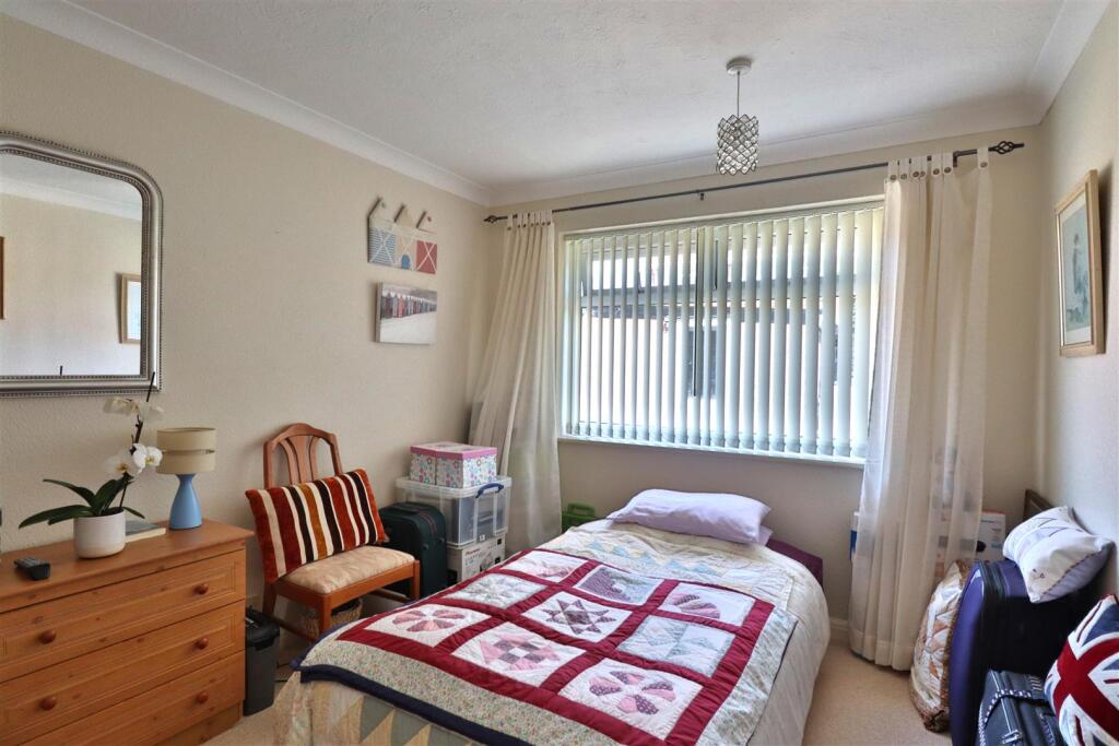 image- bed 2 Stopham close.JPG