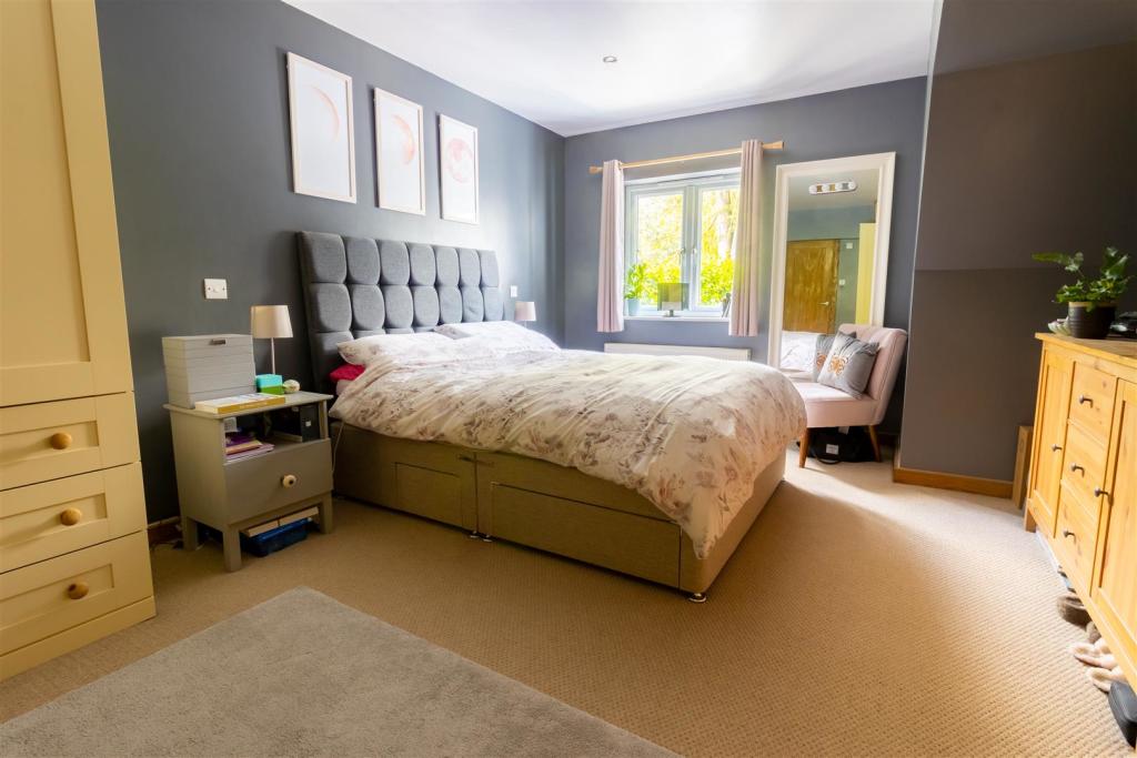 Bedroom 1.jpg