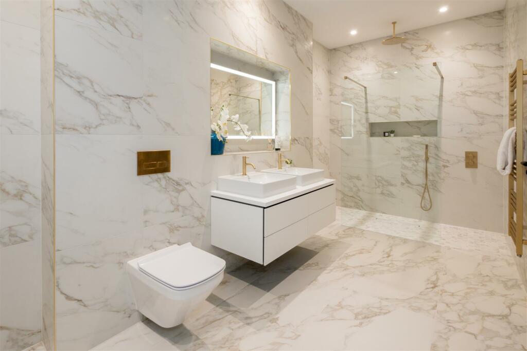 Bed 1 En Suite