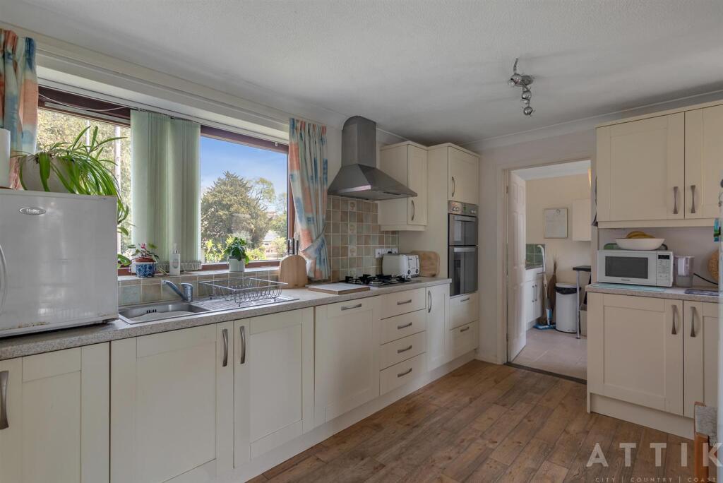 57 Holton Road Halesworth IP19 8HQ (26).jpg