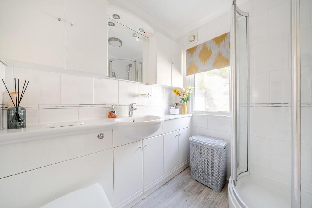 SHOWER ROOM.jpg
