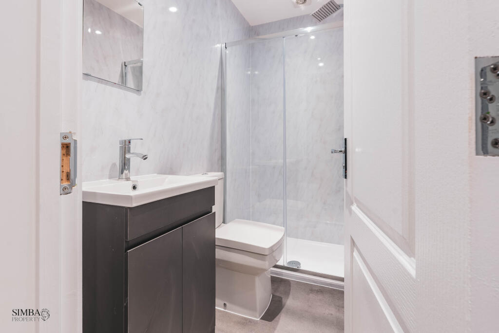 8BA First Floor Bathroom