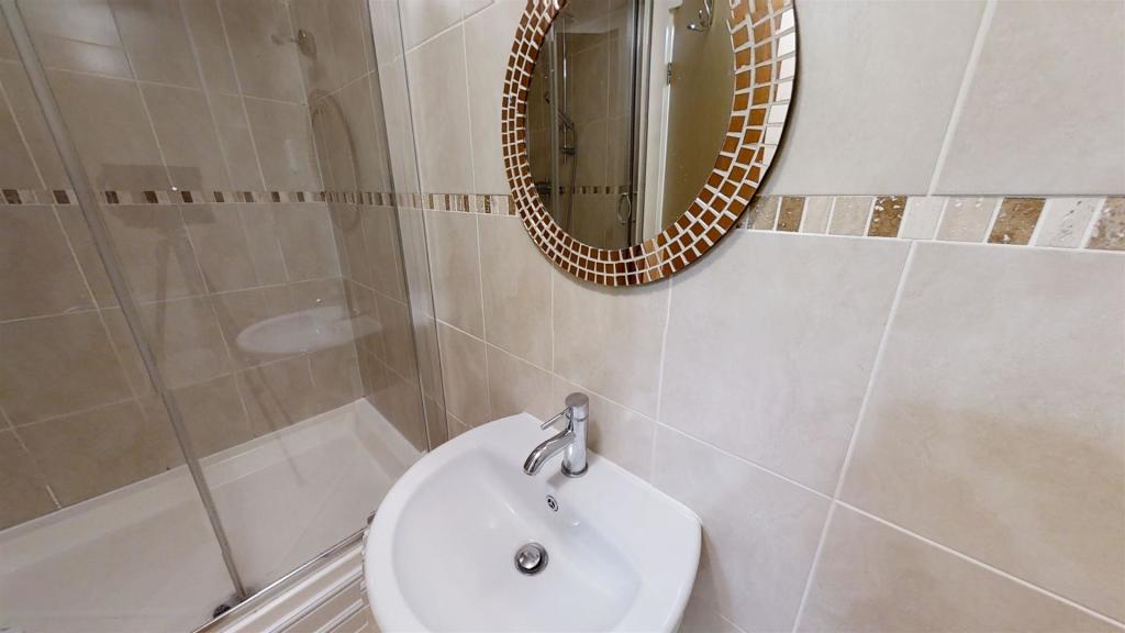 en suite to master .jpg