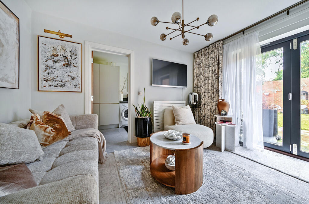 1304098-4-683f18f...