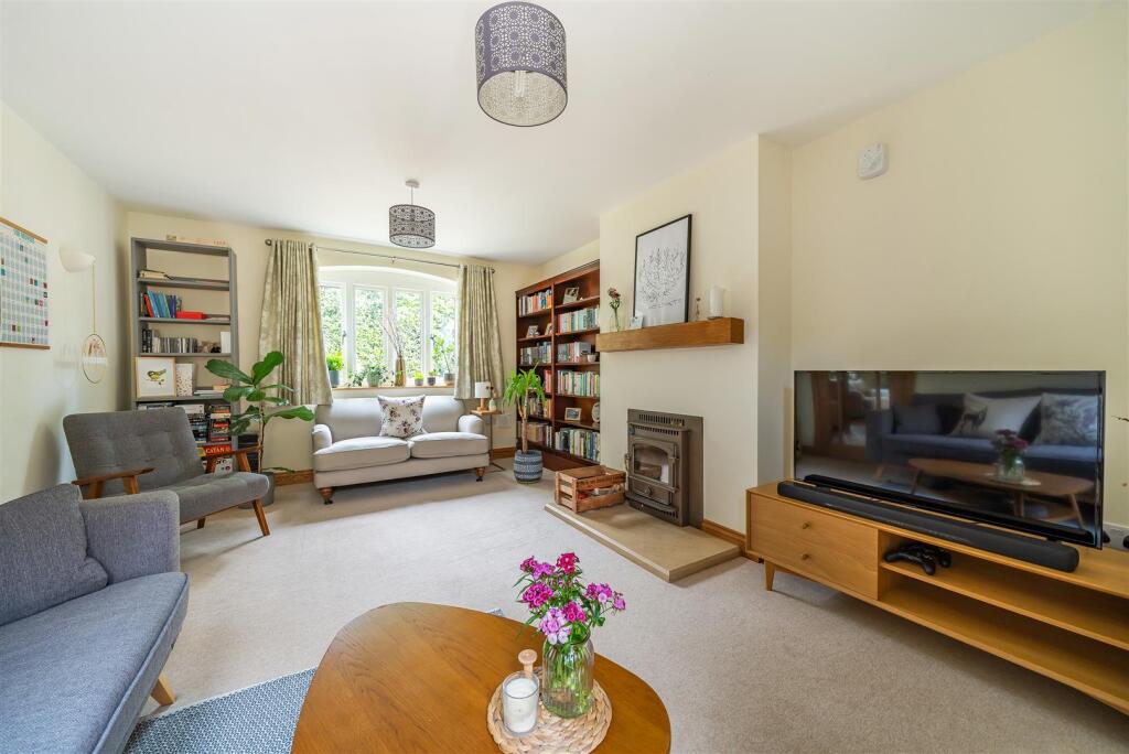 Emby House, 6a High Street, Greens Norton (2).jpg