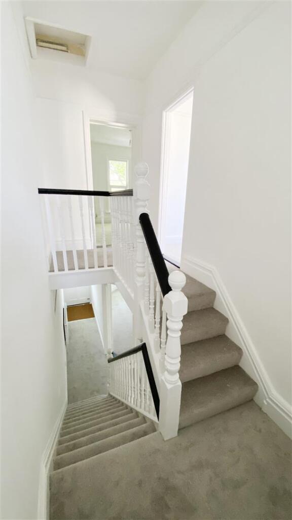 FIRST FLOOR LANDING