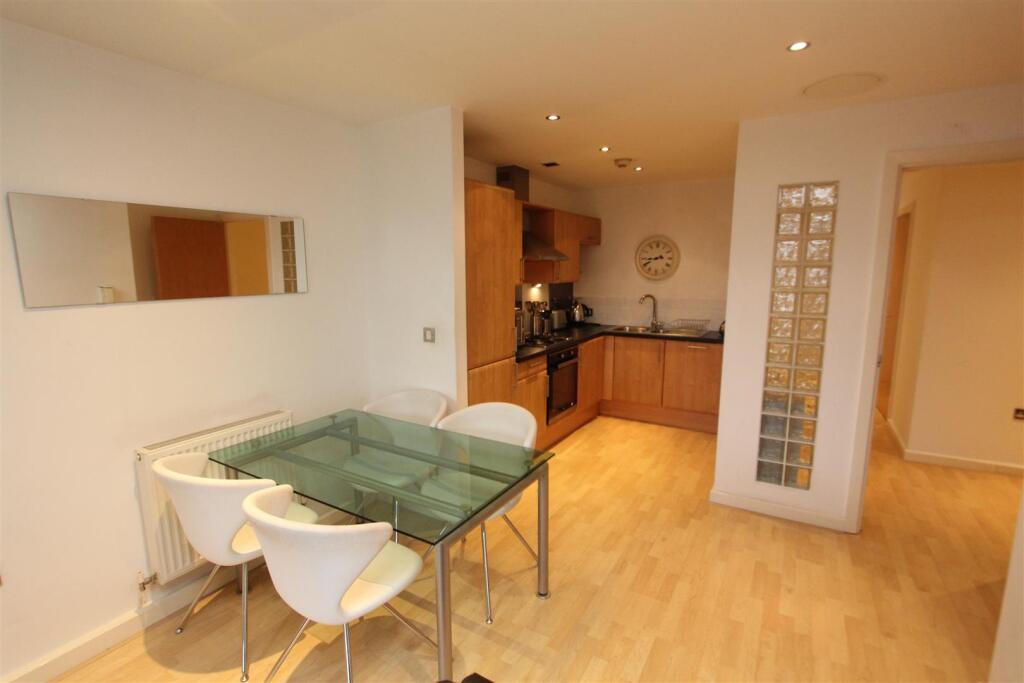 Dining Area.JPG