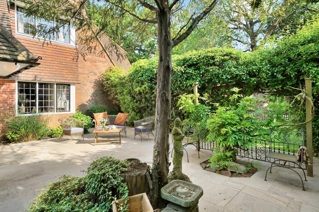 P2 The Squirrels, South Hill Avenue  - OPvOYpP2h0g