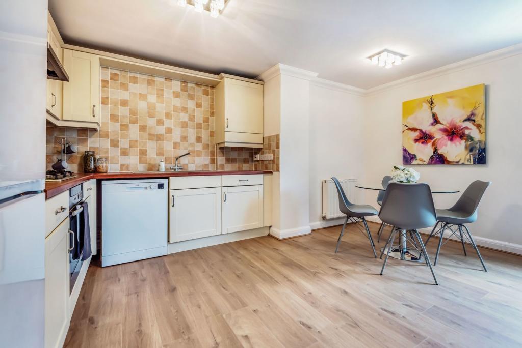 Kitchen / Dining Area