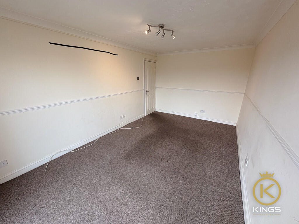 7 RHYS COURT (4)