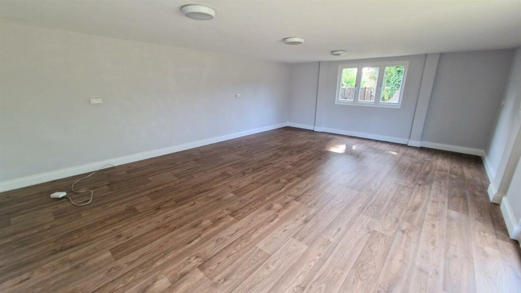 OUTBUILDING INTERNAL.jpg