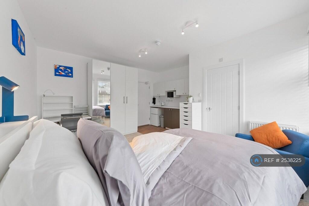 Ensuite Bedroom With Tea Station