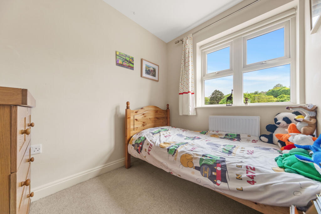 3rd single bedroom (2nd floor)