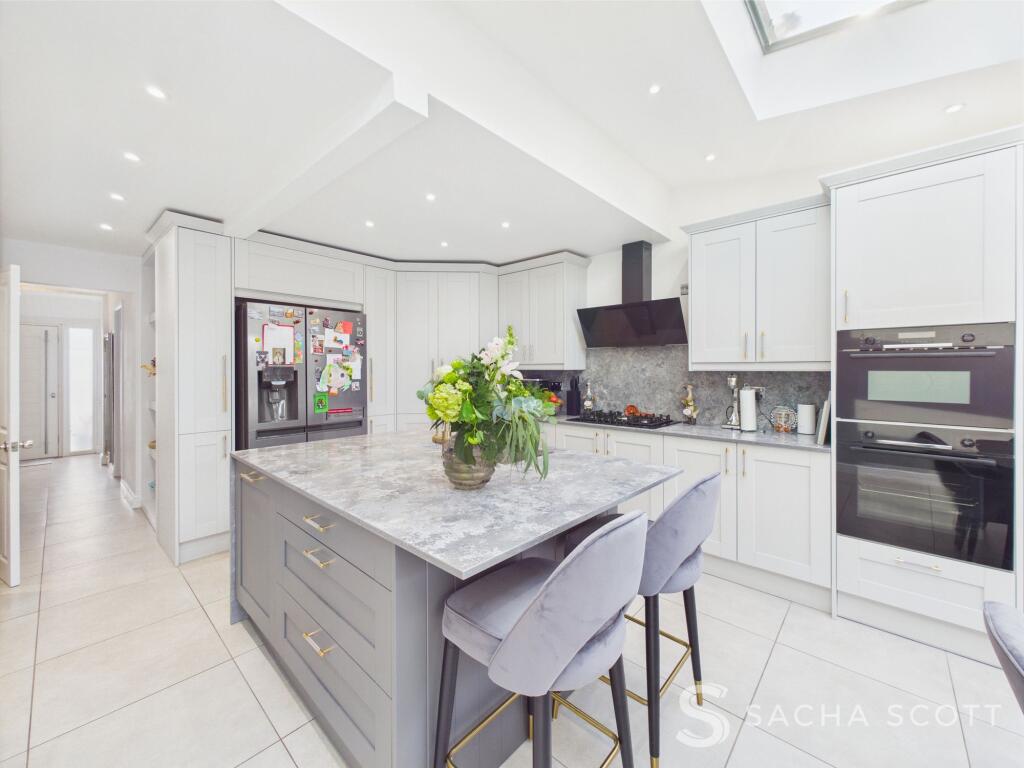 Kitchen / Breakfast Area