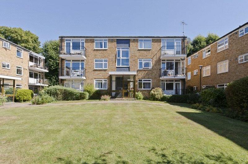 SW4 - Crescent Court