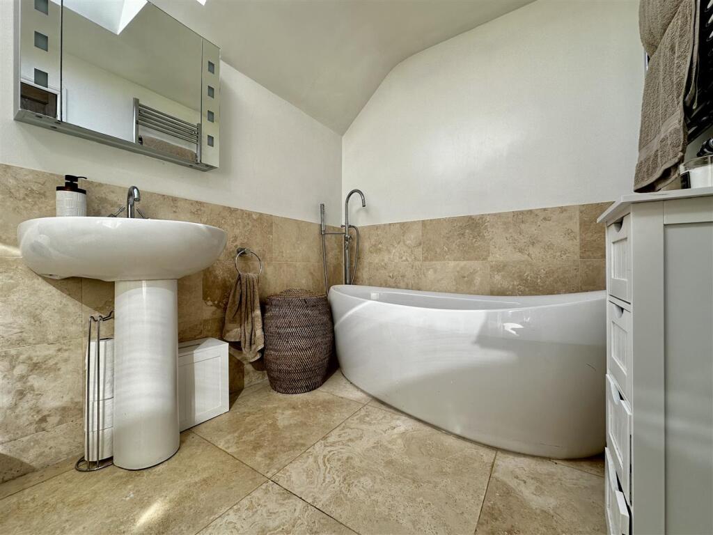 Jack 'N' Jill Bathroom