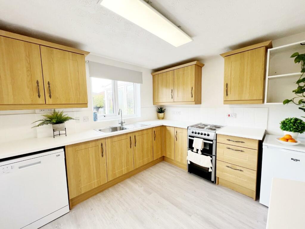 Kitchen pic 2.jpg