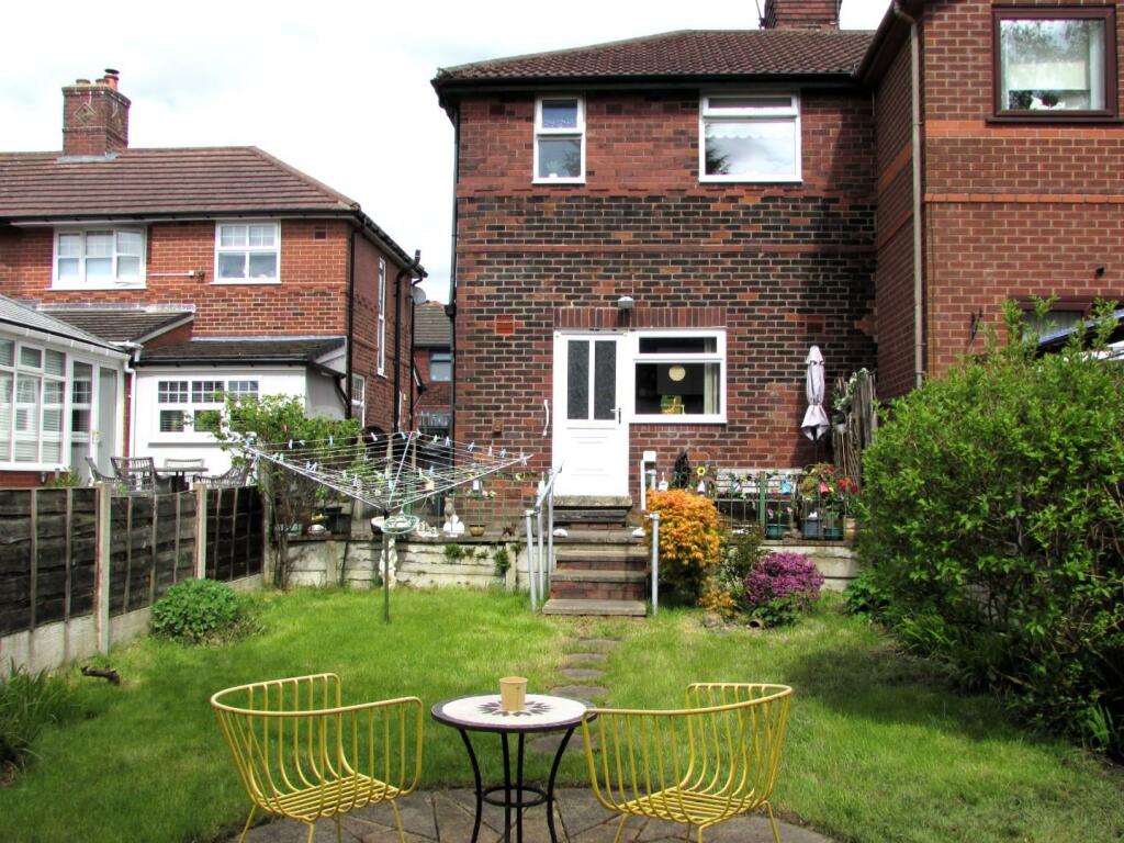 WrigleyCres8gdn3.JPG