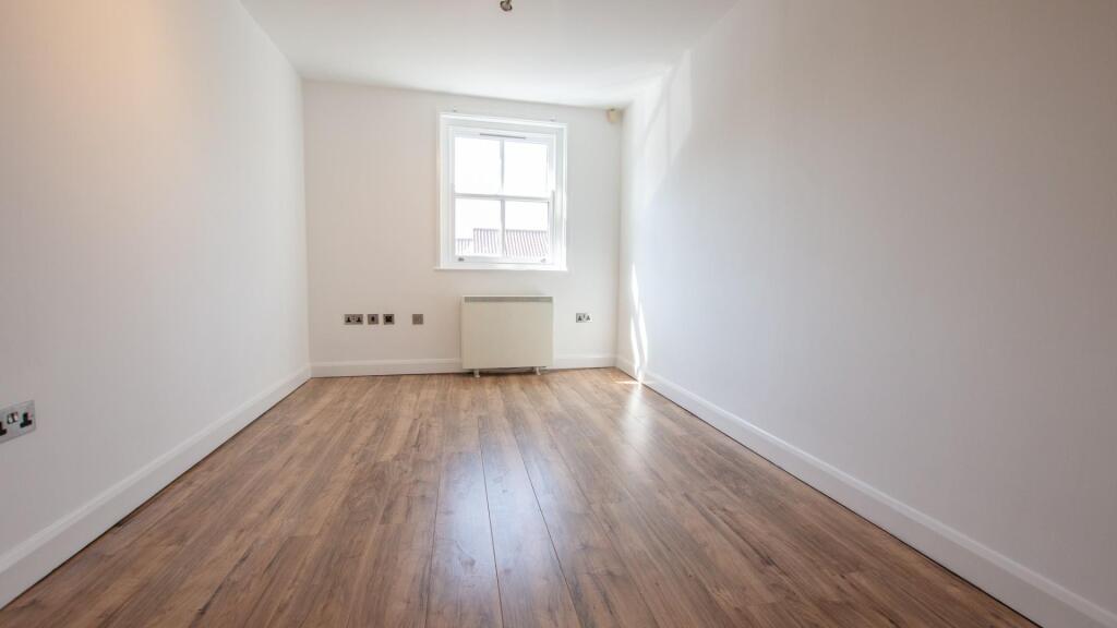 6 Crossley Crt (5).jpg