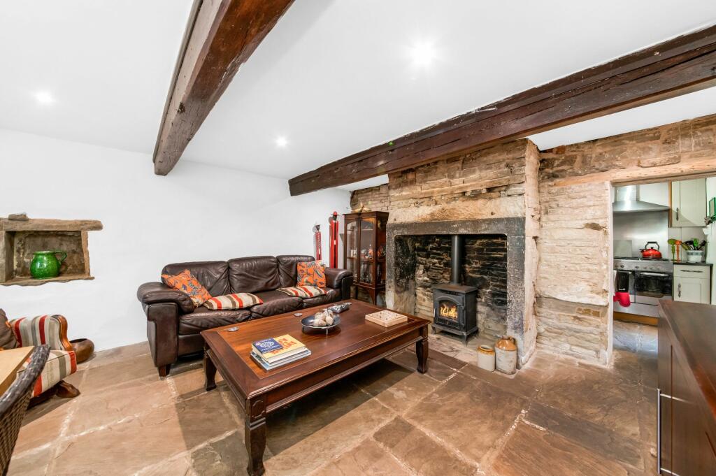 LIVING / DINING ROOM