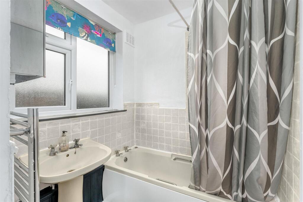 18 Chacombe Road, Middleton Cheney-25.jpg