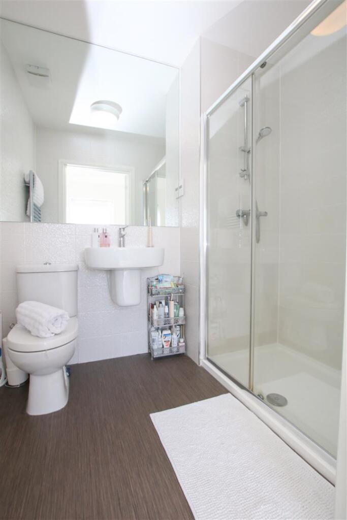 EN SUITE SHOWER ROOM