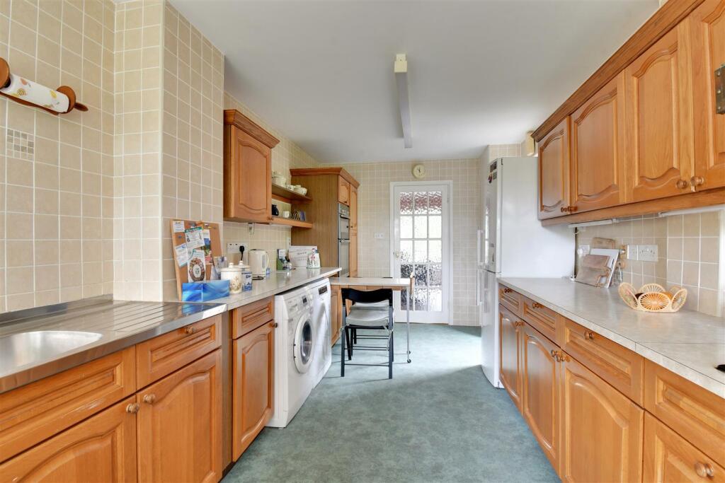 Kitchen 2.jpg