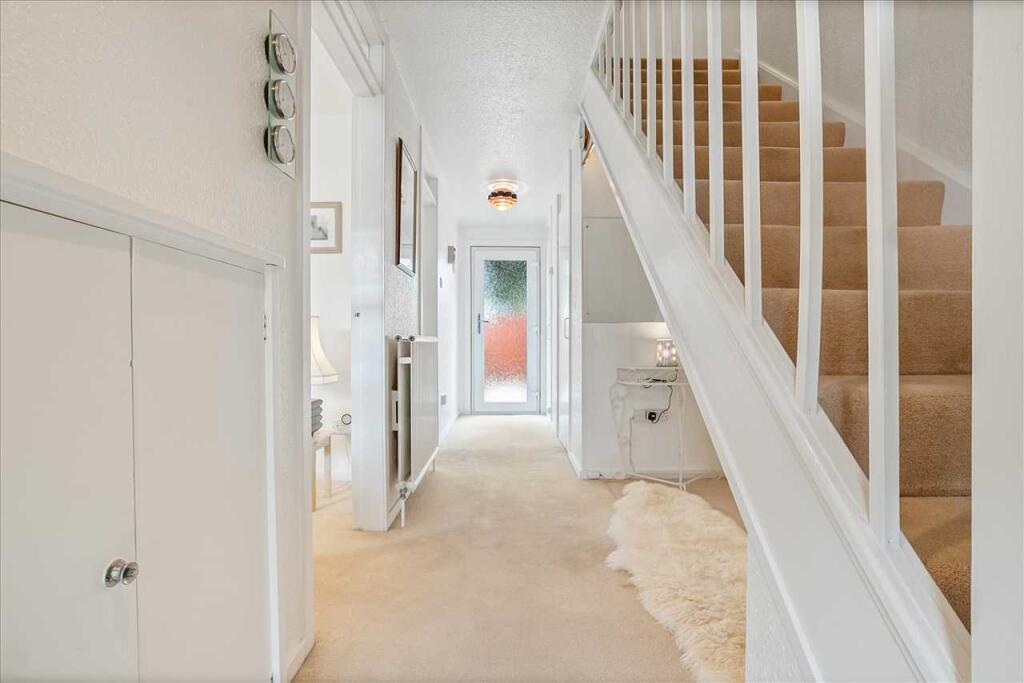 Entrance Hallway (2)