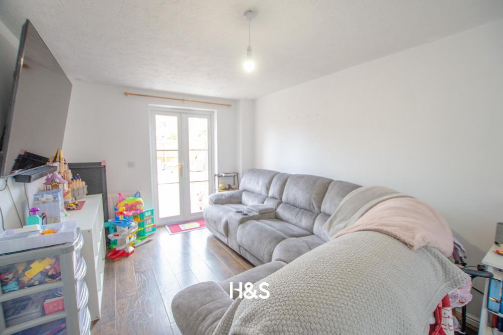 38 anchor lane - lounge.jpg