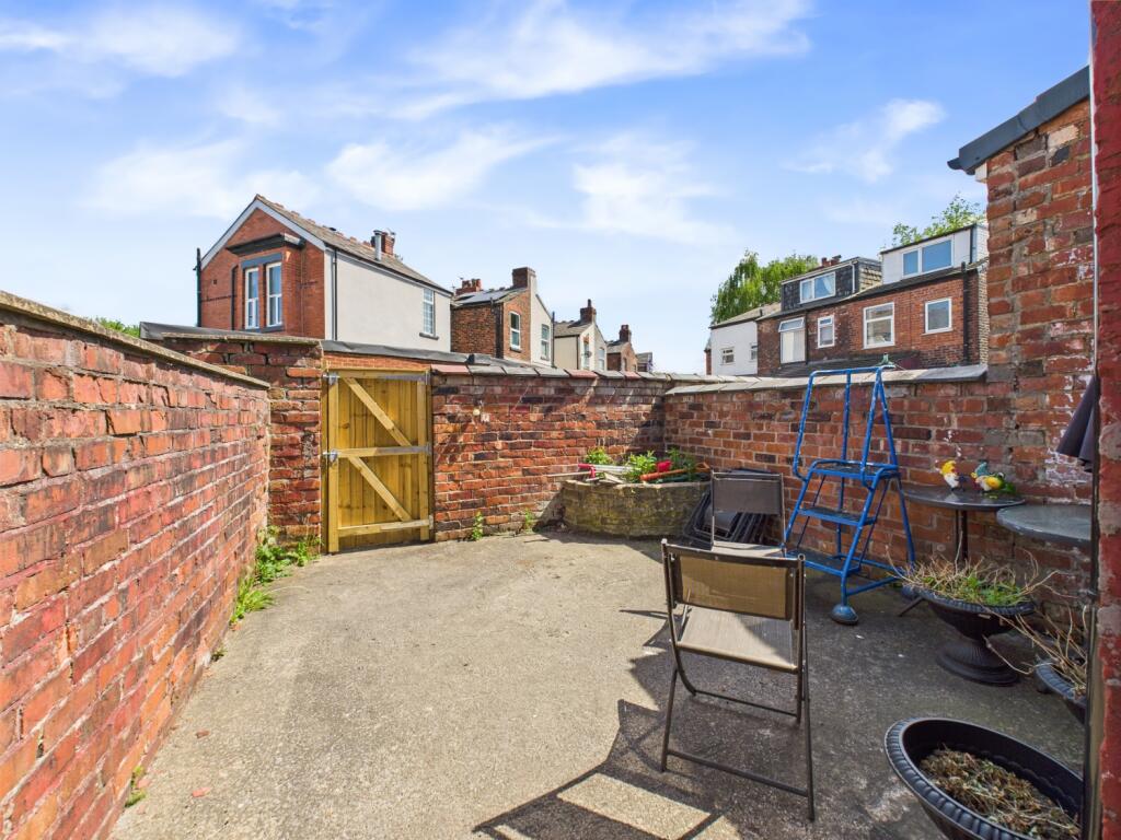 CAM03729G0-PR0045-STILL011