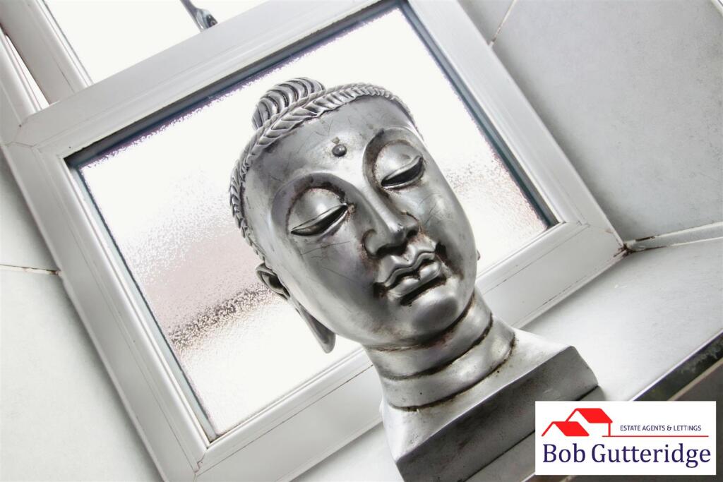 FIRST FLOOR FOUR PIECE FAMILY BATHROOM