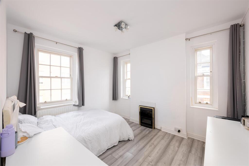 32 Middleton House Hi-8.jpg