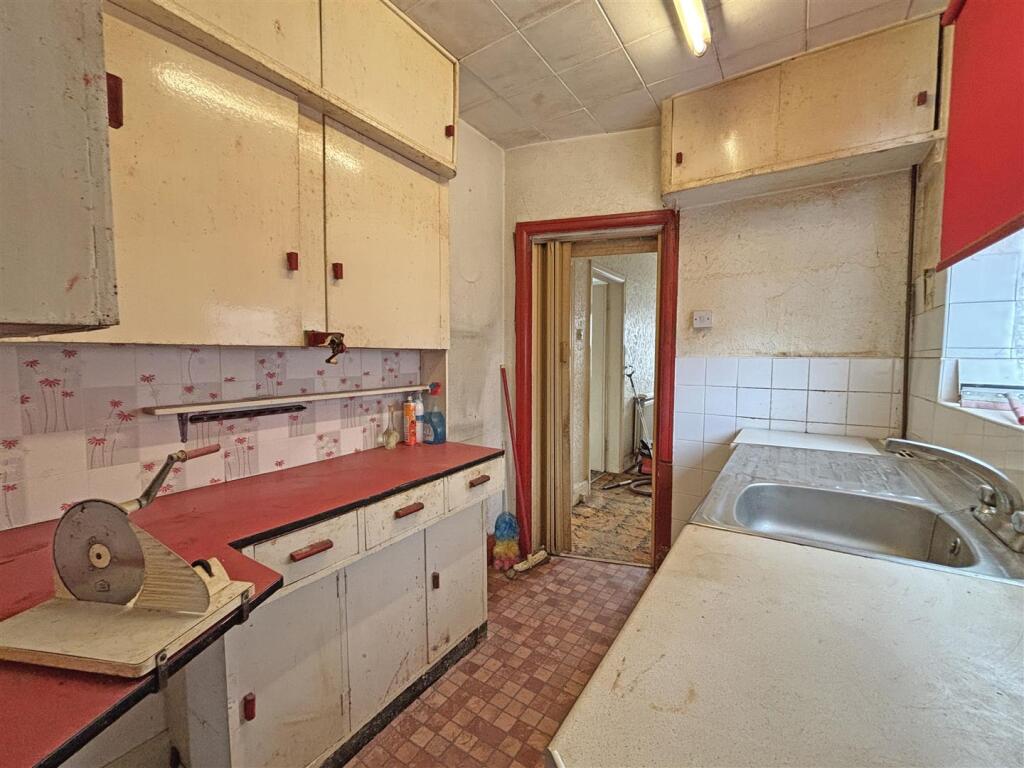 Kitchen V2.JPG