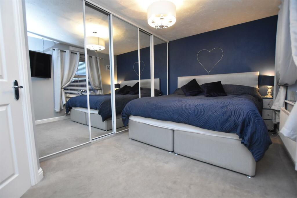 BEDROOM 1.JPG