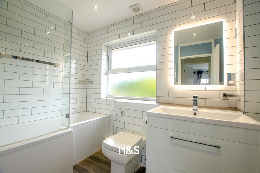 6 Starbold - bathroom 3.jpg