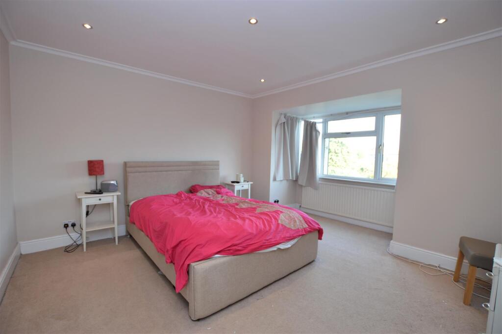 153 Percy Road bed1.JPG