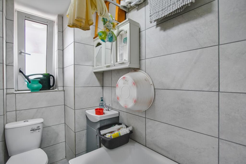 Flat 4 Stapleton House, Ellsworth Street, Bethnal Green, London, E2 0AR